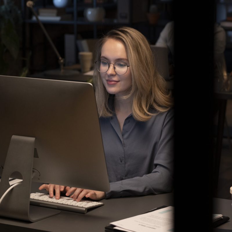 woman-with-glasses-using-computer